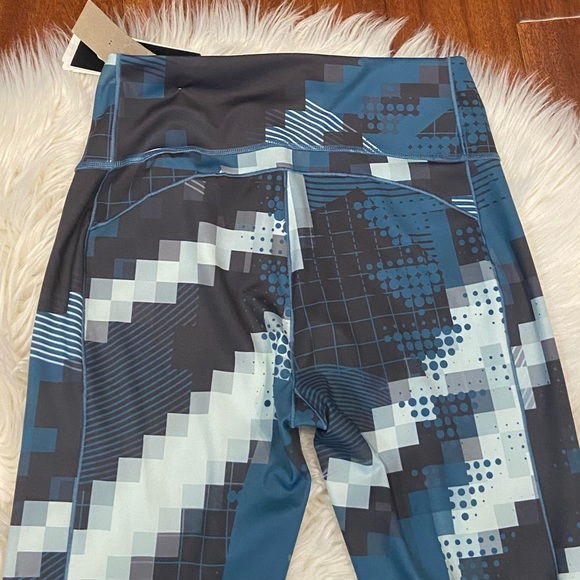 Women's NWT Adidas activewear legging - Picture 3 of 6